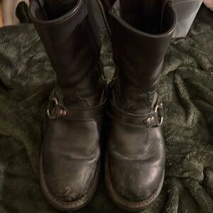 Great biker boots by Ariat